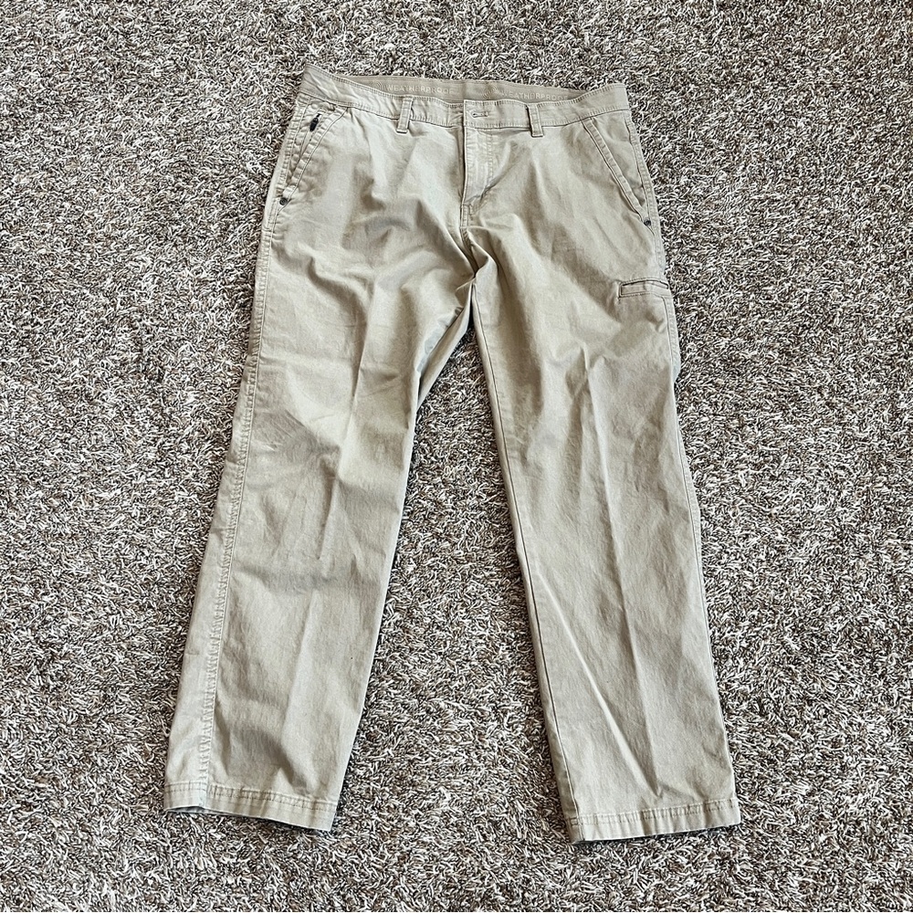 Weatherproof men’s khakis
Men’s size 34x30
Cotton blend
Casual pants